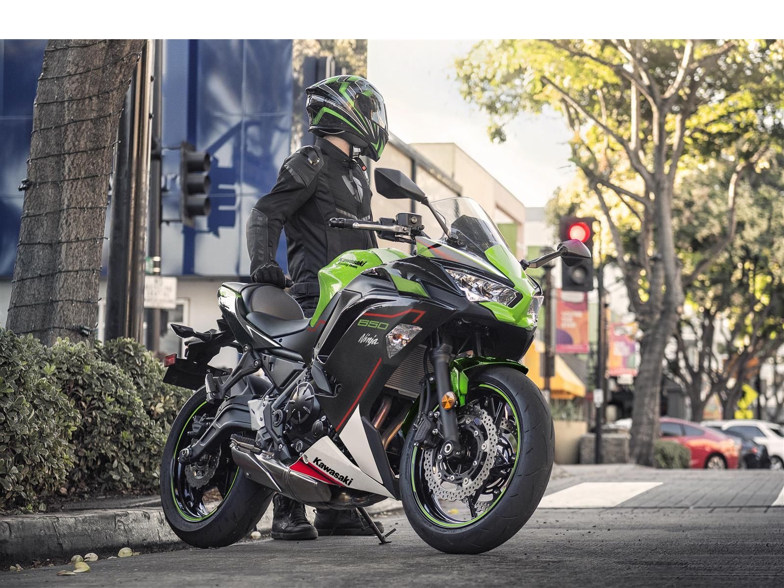 Мотоцикл KAWASAKI NINJA 650 - Lime Green/Ebony/Pearl Blizzard White '2024